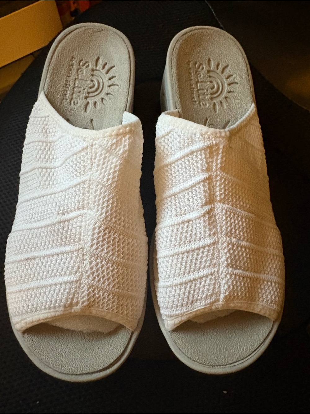 easy street - So-Lite White Knit Slide Sandals